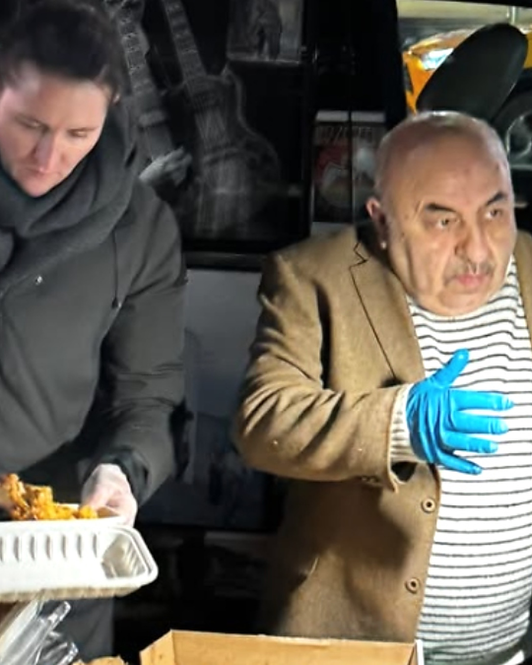 Il a dormi dans un couloir en arrivant. Aujourd'hui, il ouvre le sien
