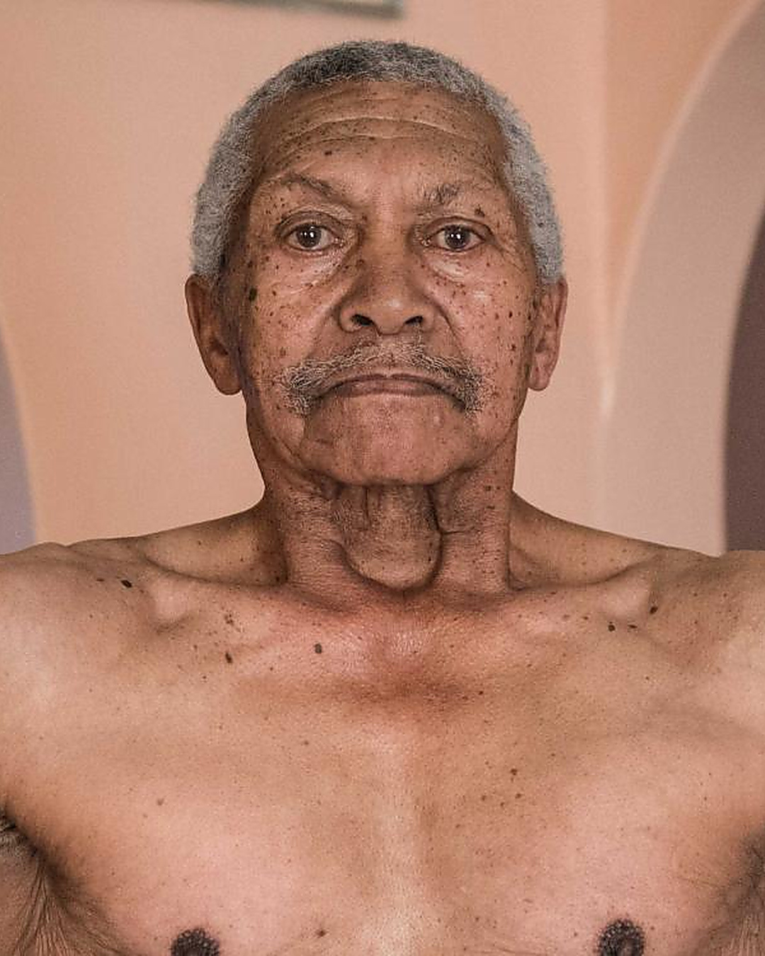 À 78 ans, sa salle garde trente jeunes loin de la rue