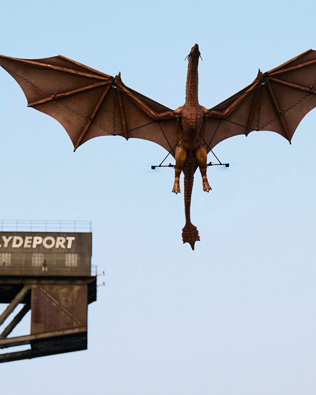 Un dragon de 8 mètres a vraiment survolé Glasgow. Et il vole pour de vrai