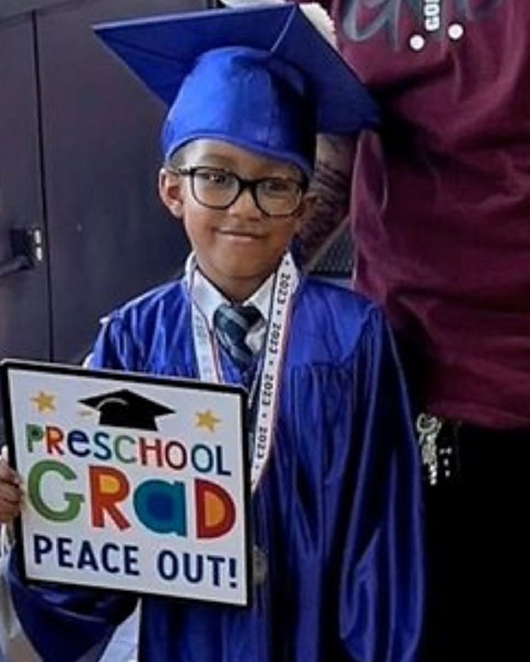 À six ans, son discours pour sa maman émeut toute la salle