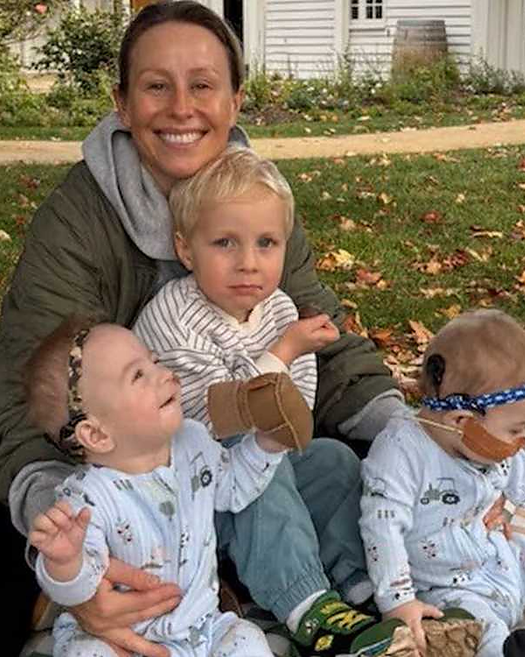 Nés sourds, ils ont entendu la voix de leur maman, ensemble