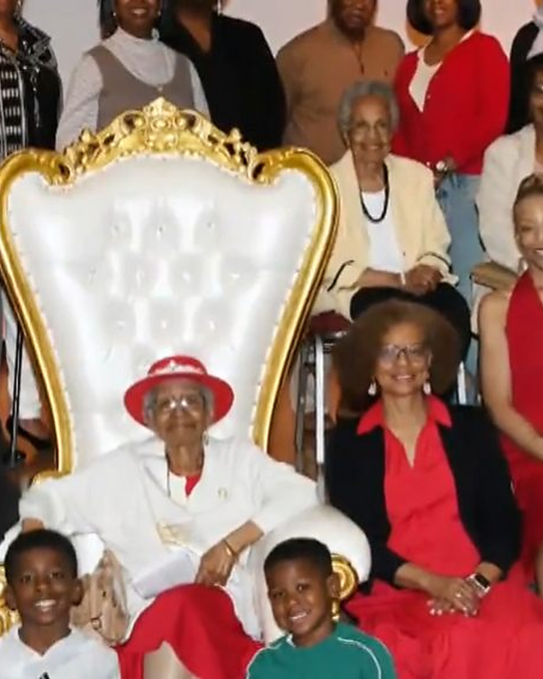 À 108 ans, elle refait son permis jusqu'en 2033
