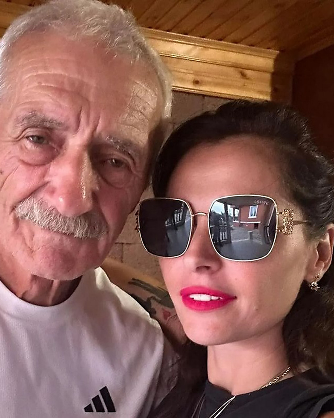 Elle cherchait son père : il était son ami Facebook
