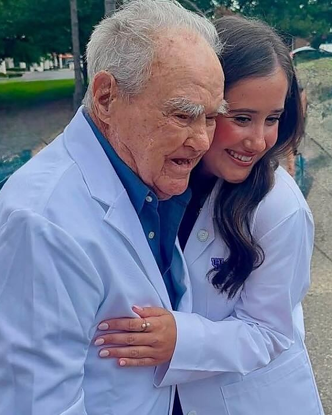 Il lui avait promis d'être là. Il est venu, à 97 ans